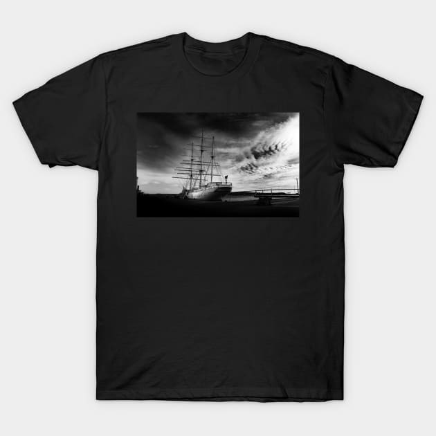 gorch fock, black and white T-Shirt by hottehue